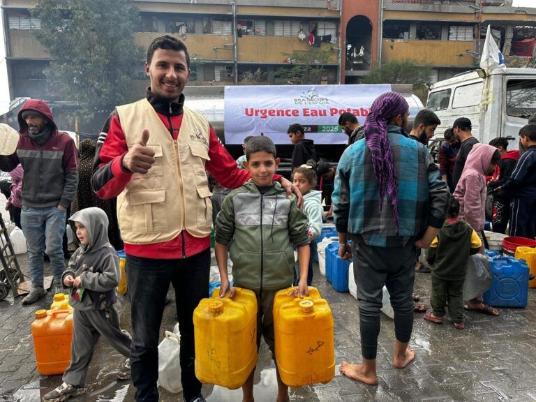 Distribution d'eau potable à Gaza par Branches de l'Espoir